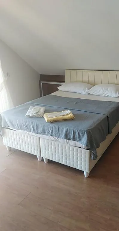 Deniz Manzaralı Çatı Katı