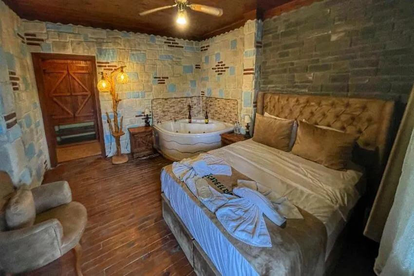 JAKUZİLİ TAŞ EV ODA