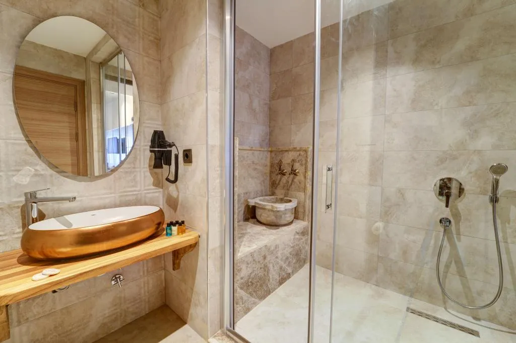 104 luxury room