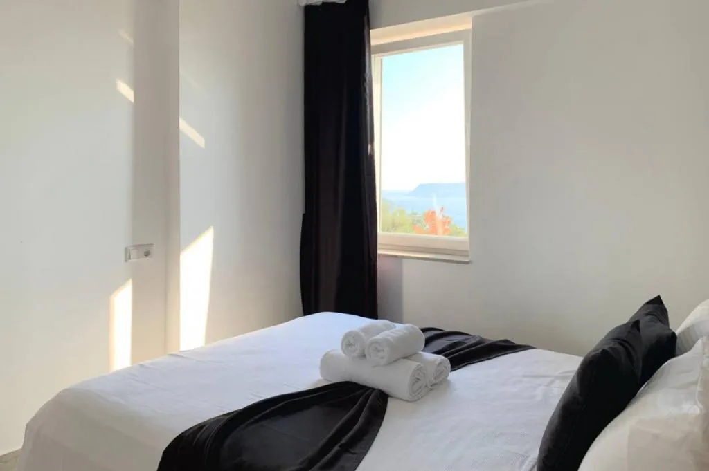 Deniz Manzaralı 1+1 Suit