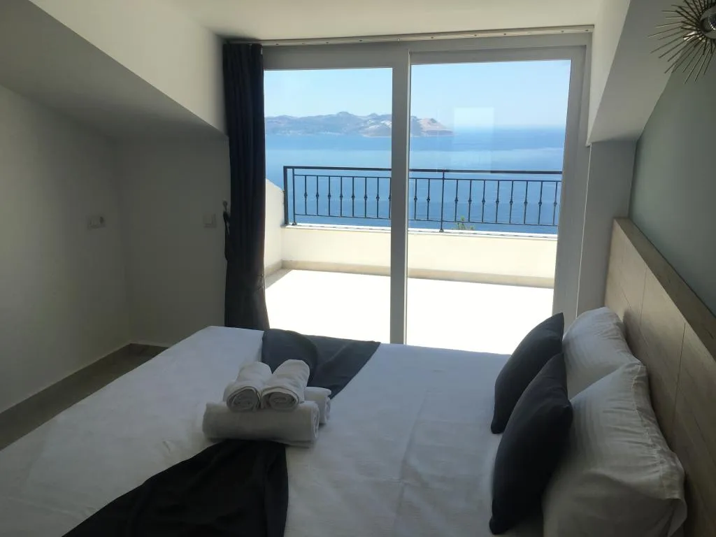 Deniz Manzaralı 1+1 Suit