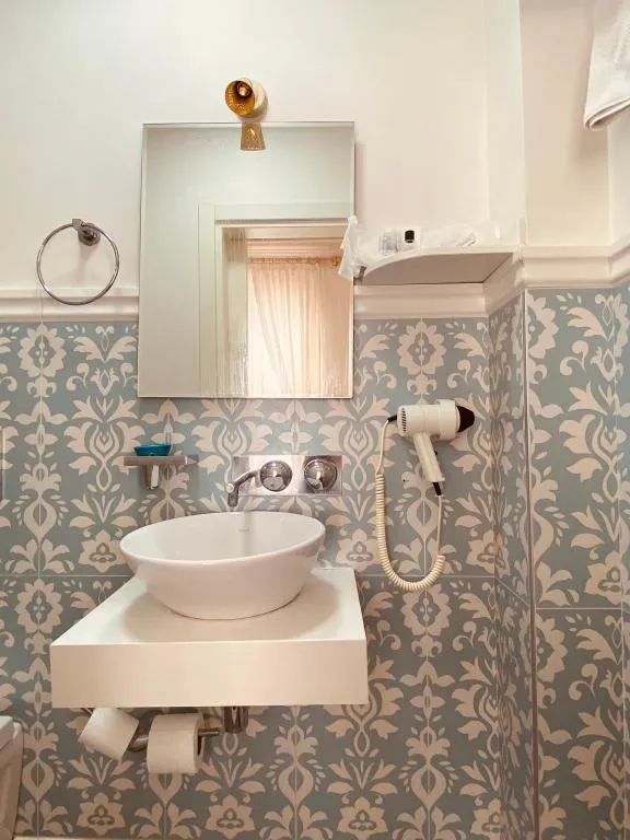 Deluxe Üç Kişilik Oda ,Şehir Manzaralı,Üst Kat