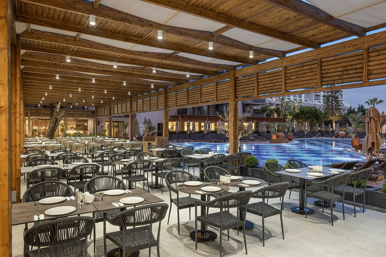 Ana Restoran Havuz