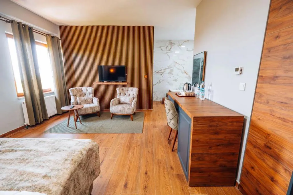 Lüks Suit Oda: Sauna, Jakuzi ve Geniş Yatak Seçenekleriyle
