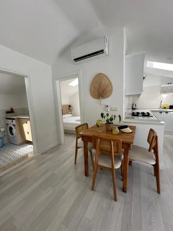 1+1 Daire,Bahçe Manzaralı,Balkonlu