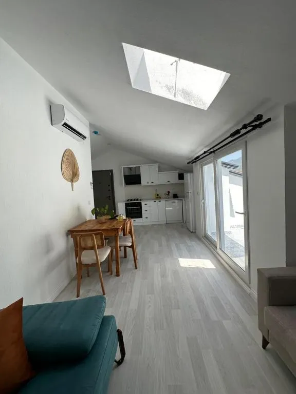 1+1 Daire,Bahçe Manzaralı,Balkonlu