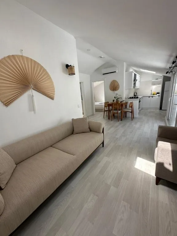 1+1 Daire,Bahçe Manzaralı,Balkonlu
