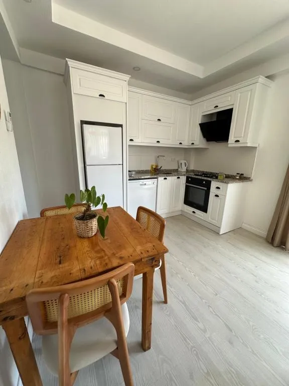 1+1 Daire,Bahçe Manzaralı,Balkonlu