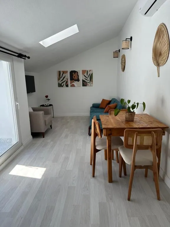 1+1 Daire,Bahçe Manzaralı,Balkonlu