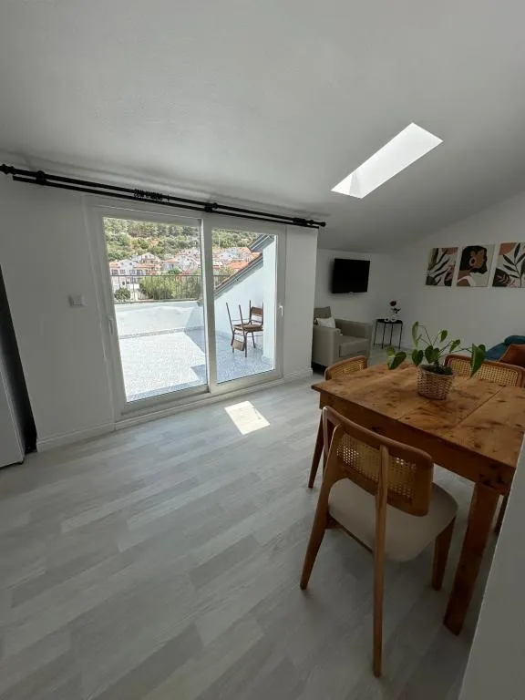 1+1 Daire,Bahçe Manzaralı,Balkonlu