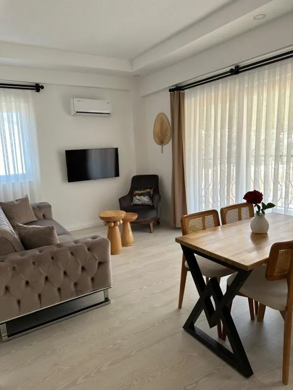 2+1 Daire,Bahçe Manzaralı,Balkonlu
