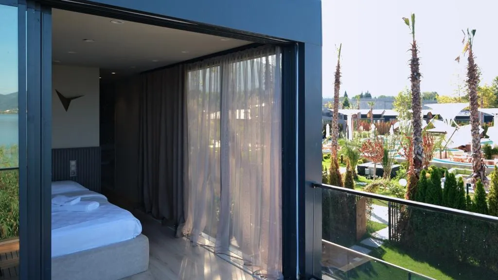 GARDEN DELUXE