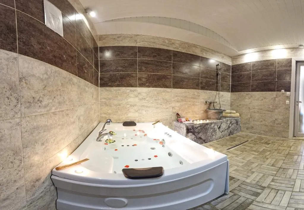Jakuzili Standart Oda,Şehir veya Dağ Manzaralı