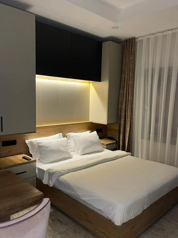 Havuz Bağlantılı Standart Oda,Şehir veya Dağ Manzaralı