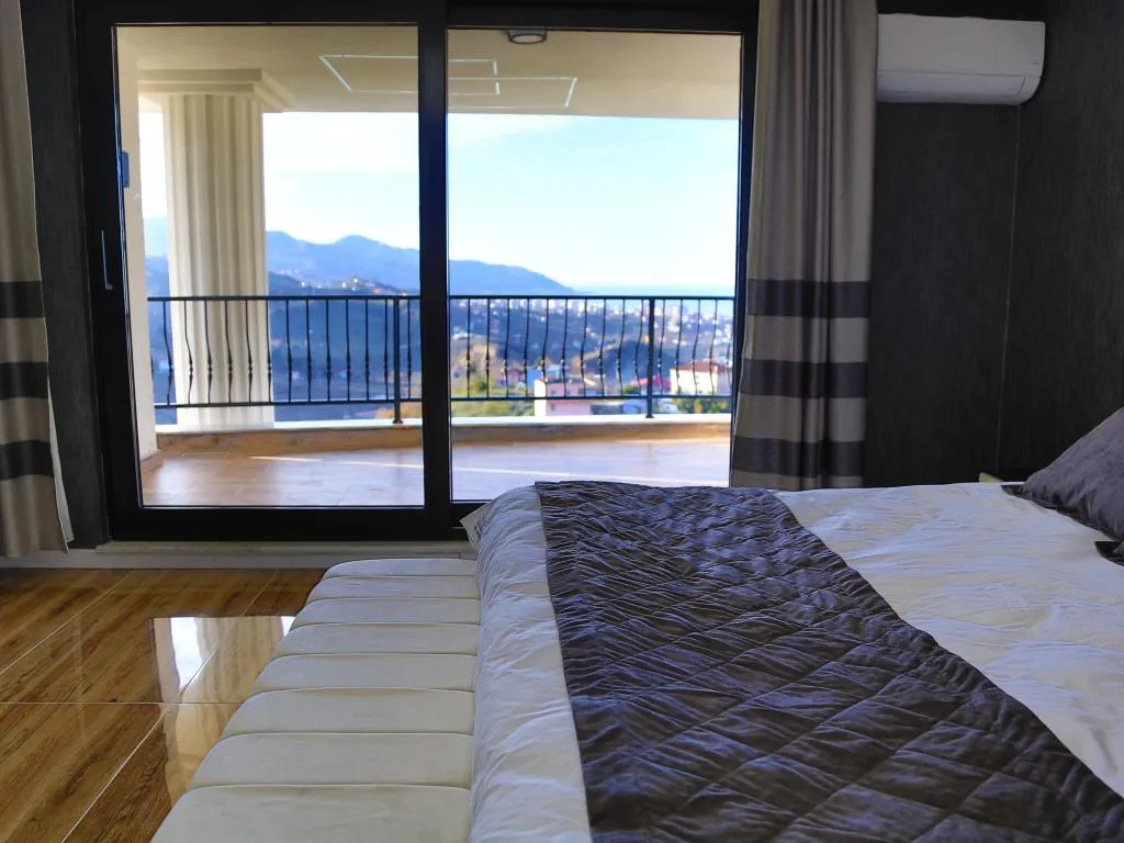 Suite,Deniz ve Doğa Manzaralı,Balkonlu