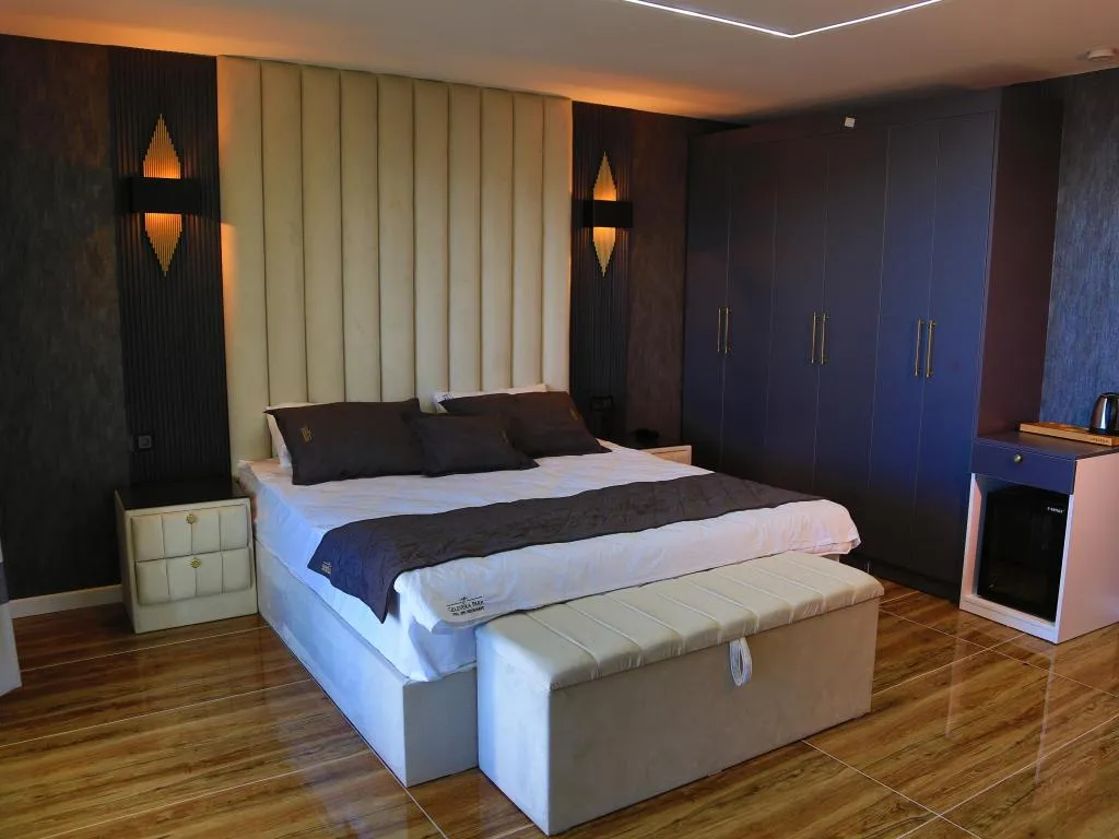 Suite,Deniz ve Doğa Manzaralı,Balkonlu