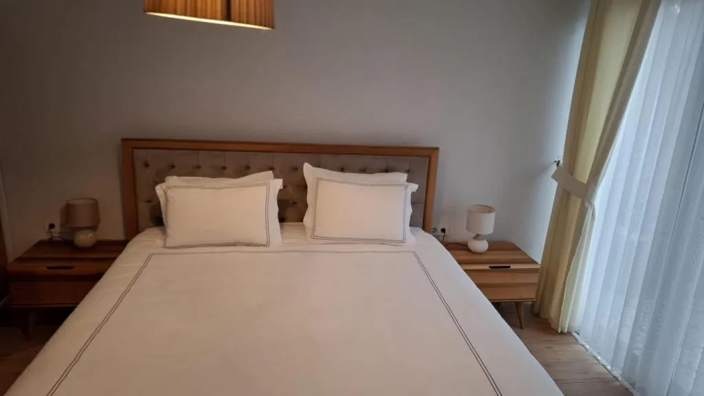6-LAVANTA DENİZ MANZARALI ODA
