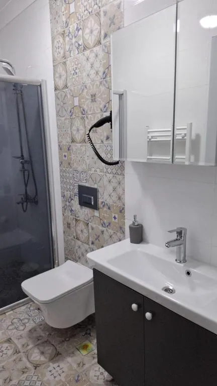 6-LAVANTA DENİZ MANZARALI ODA