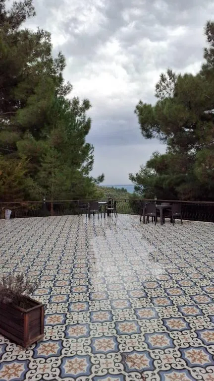 7-HANIMELİ DENİZ MANZARALI SUİT ODA