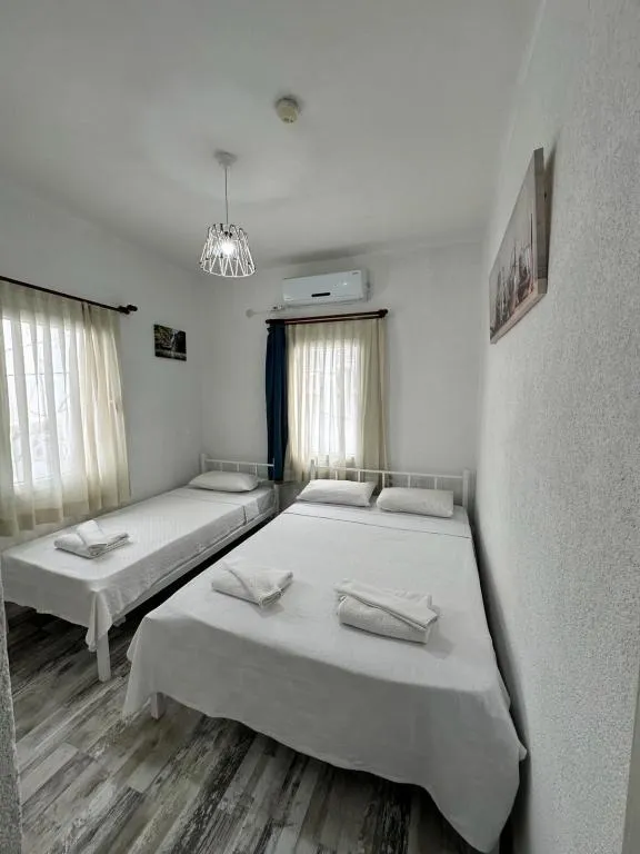 ÜÇ KİŞİLİK