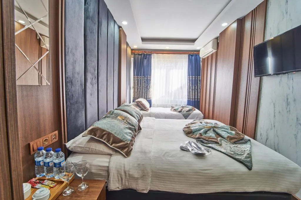 Triple, Şehir Manzaralı, Bir Büyük ve Bir Tek Kişilik Yataklı