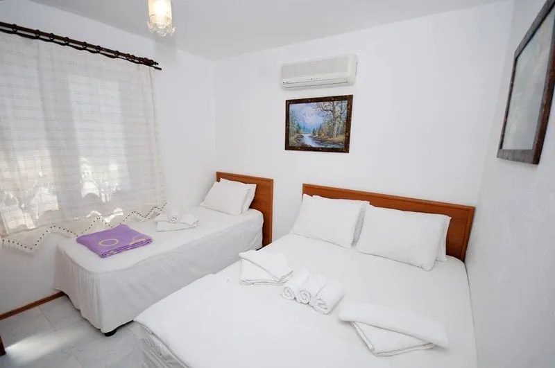 Ekonomik Üç Kişilik Oda,Dağ Manzaralı,Balkonsuz