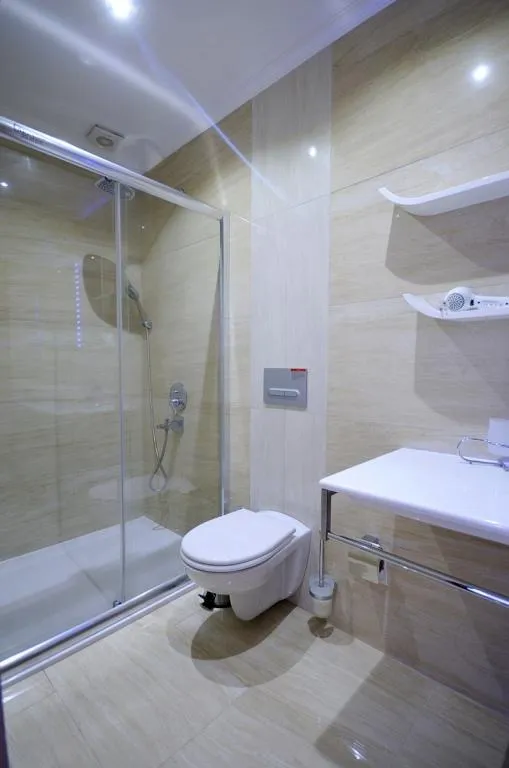 Triple,Bahçe Manzaralı,Balkonlu