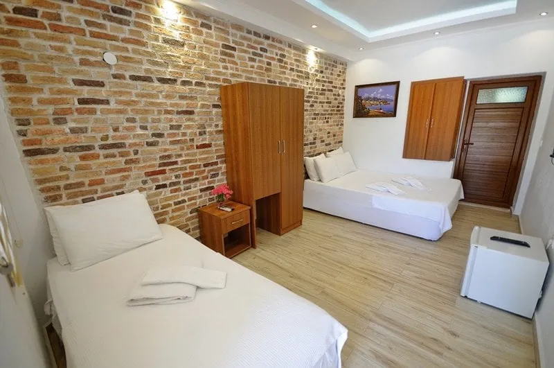 Triple,Bahçe Manzaralı,Balkonlu