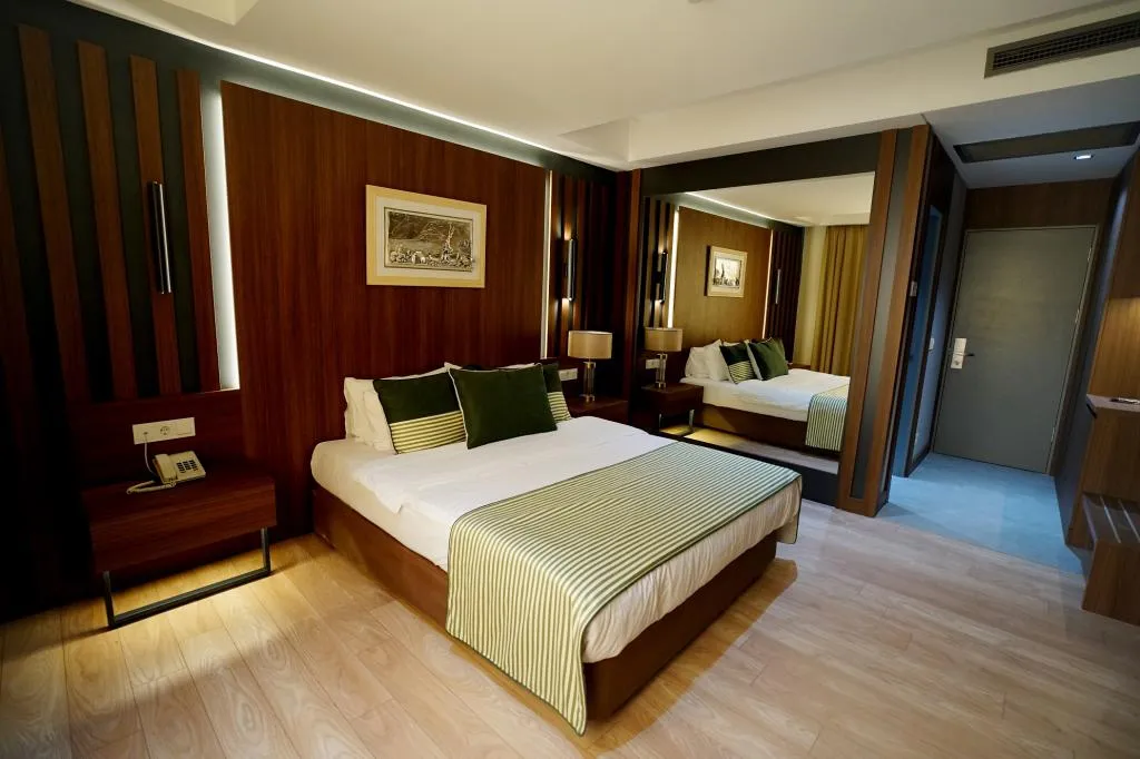 Deluxe French Deniz Manzaralı