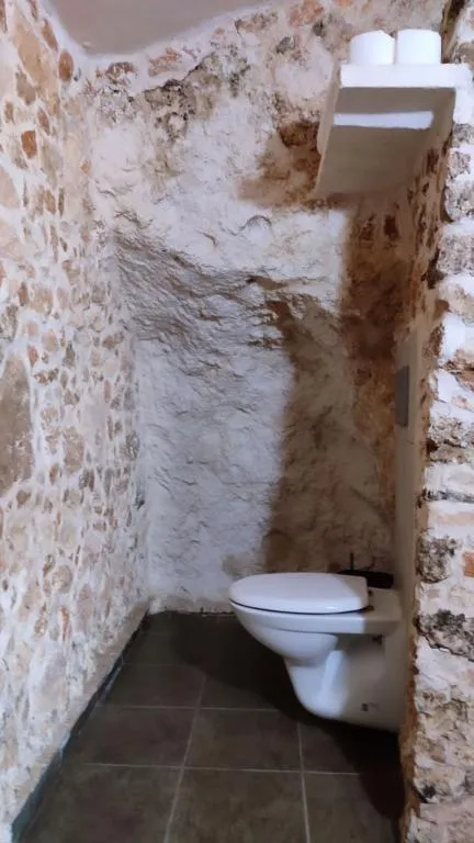 KEMERLİ TAŞ ODA