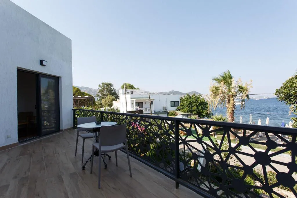 Deluxe Oda,Kısmi Deniz Manzaralı,Balkonlu