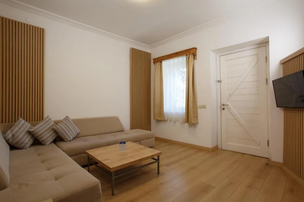 Suite,Bahçe Manzaralı