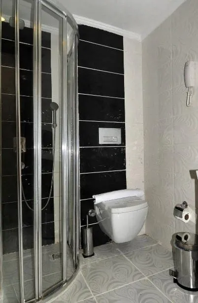 Standart Kara Manzaralı Oda