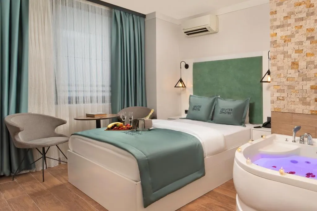 Comfort Oda,Sokak Manzaralı,Jakuzili (2 Kişilik)
