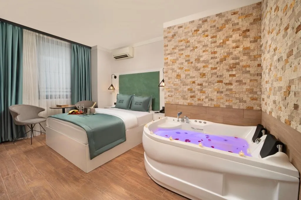 Comfort Oda,Sokak Manzaralı,Jakuzili (2 Kişilik)