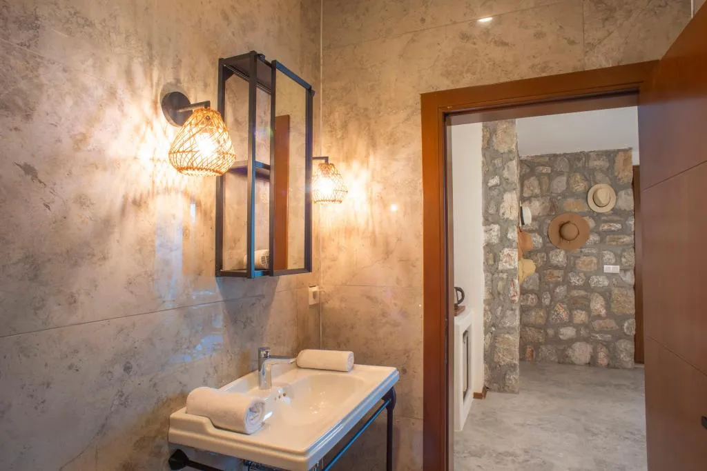 Deluxe Taş Oda,Kara veya Kısmi Deniz Manzaralı,Büyük Yataklı