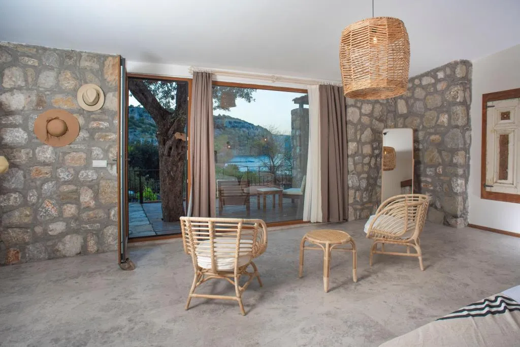 Deluxe Taş Oda,Kara veya Kısmi Deniz Manzaralı,Büyük Yataklı
