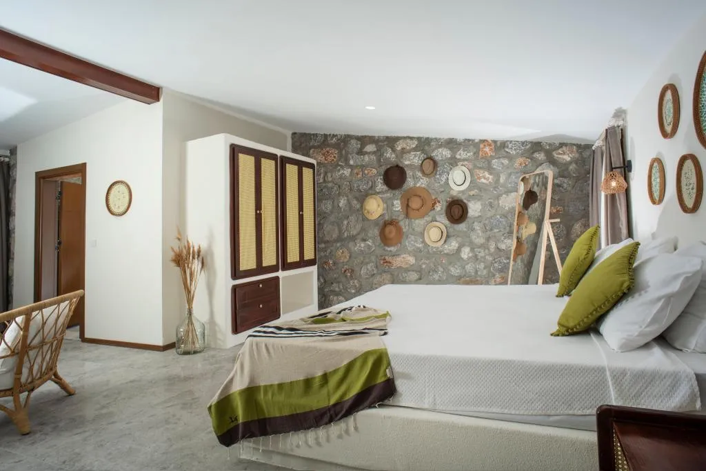 Deluxe Taş Oda,Dağ veya Havuz Manzaralı,Büyük Yataklı