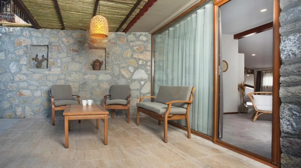 Deluxe Taş Oda,Dağ veya Havuz Manzaralı,Büyük Yataklı