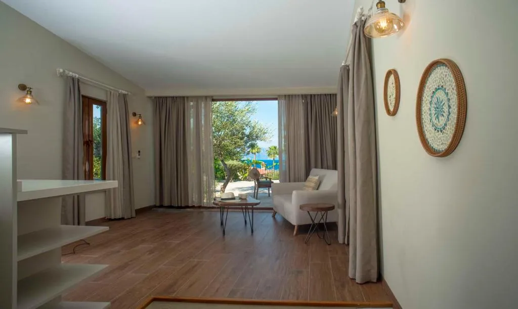 Deluxe Taş Oda,Dağ veya Havuz Manzaralı,Büyük Yataklı