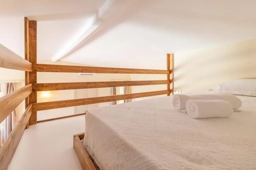 Deluxe Taş Oda,Dağ veya Havuz Manzaralı,Büyük Yataklı