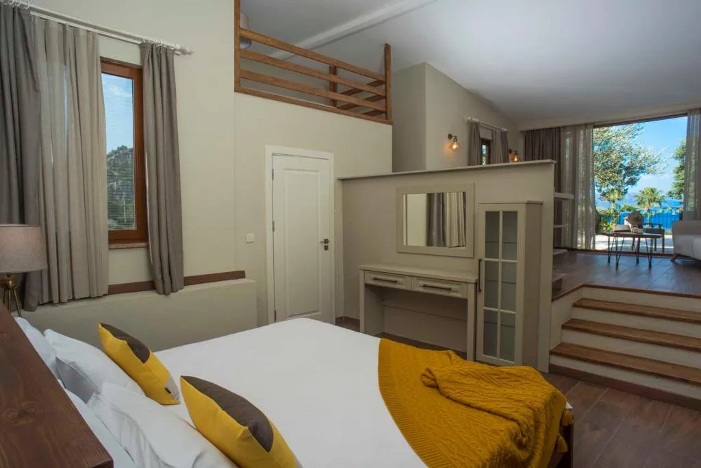Deluxe Taş Oda,Dağ veya Havuz Manzaralı,Büyük Yataklı