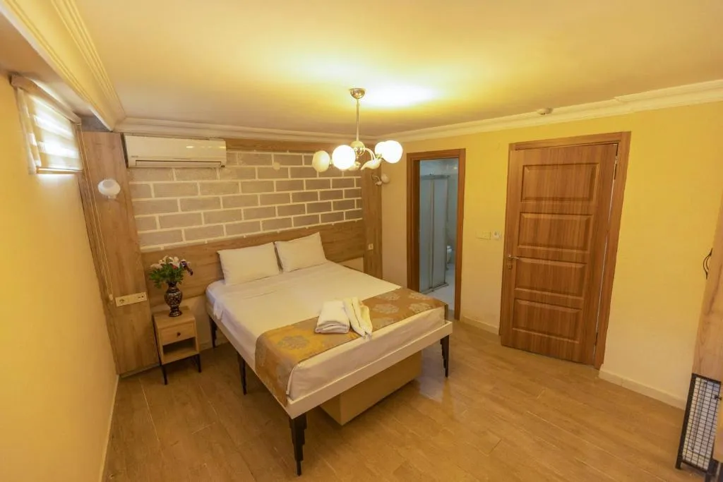 Economy Room