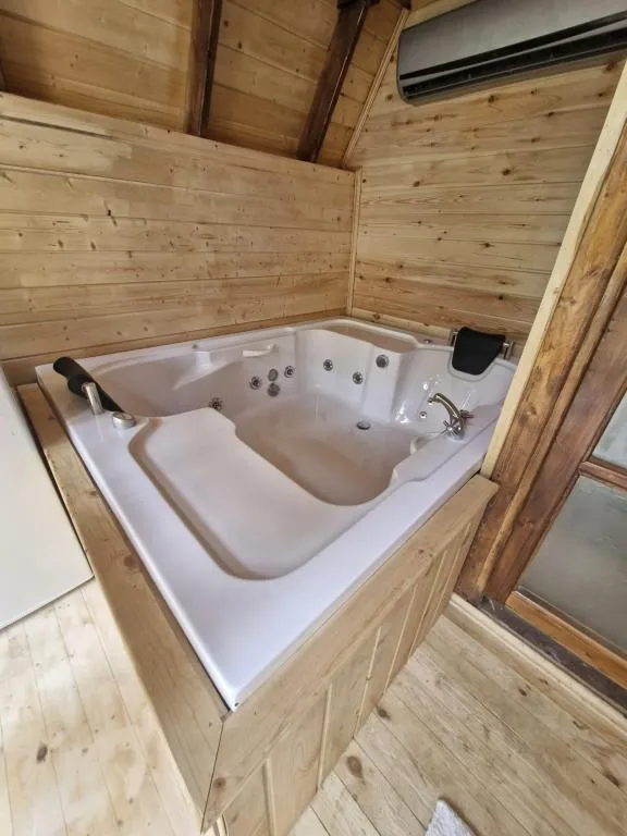 Bungalow,Bahçe Manzaralı,Jakuzili ve Özel Bahçeli