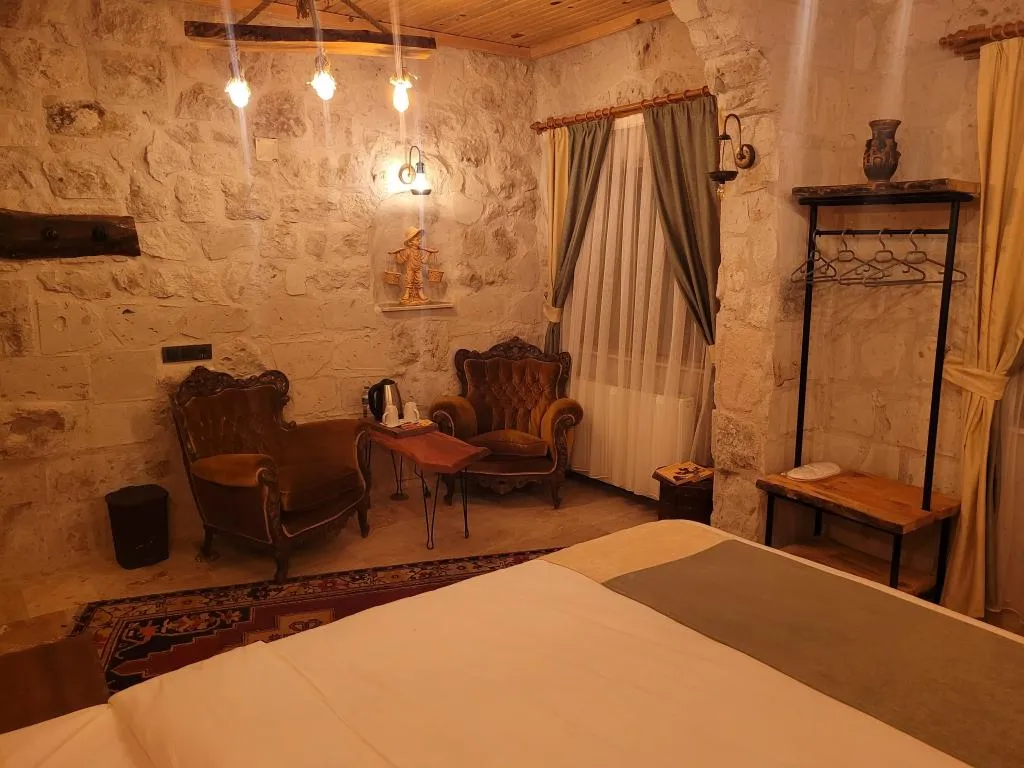 STONE ROOM 104