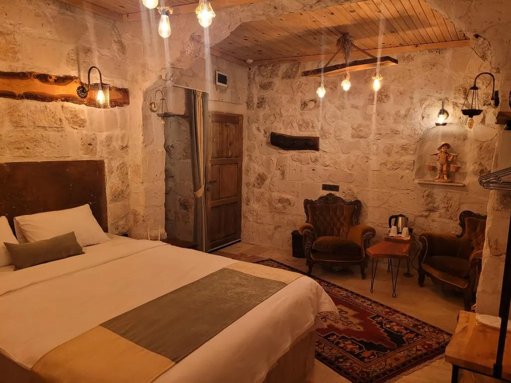 STONE ROOM 104