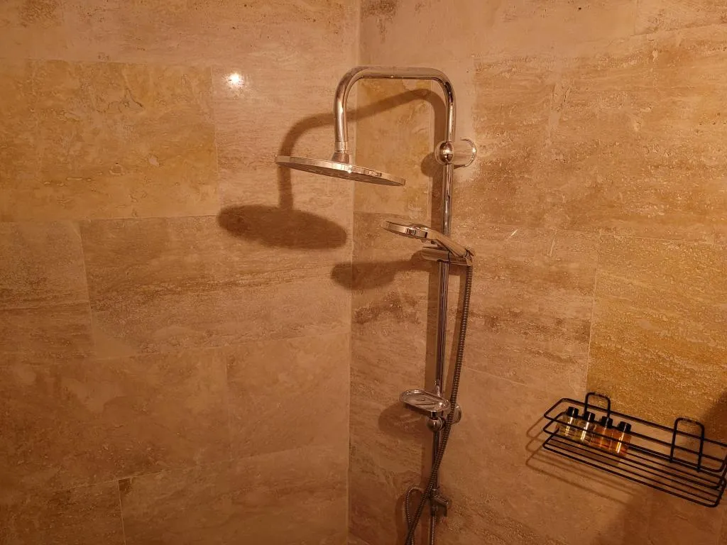 STONE ROOM 104