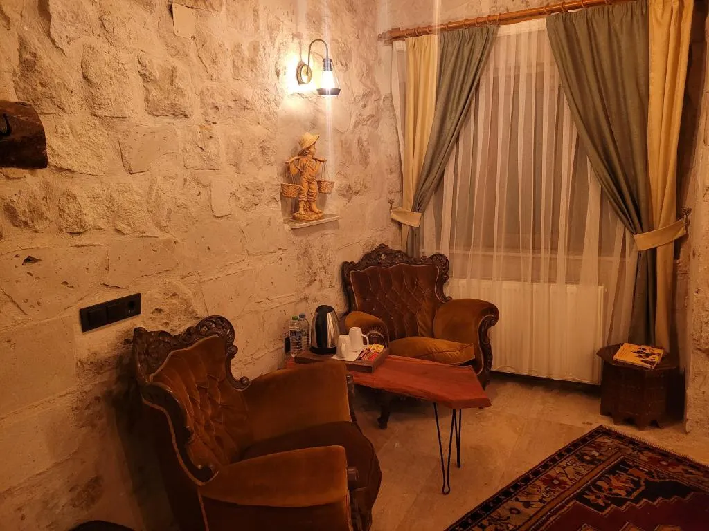 STONE ROOM 104