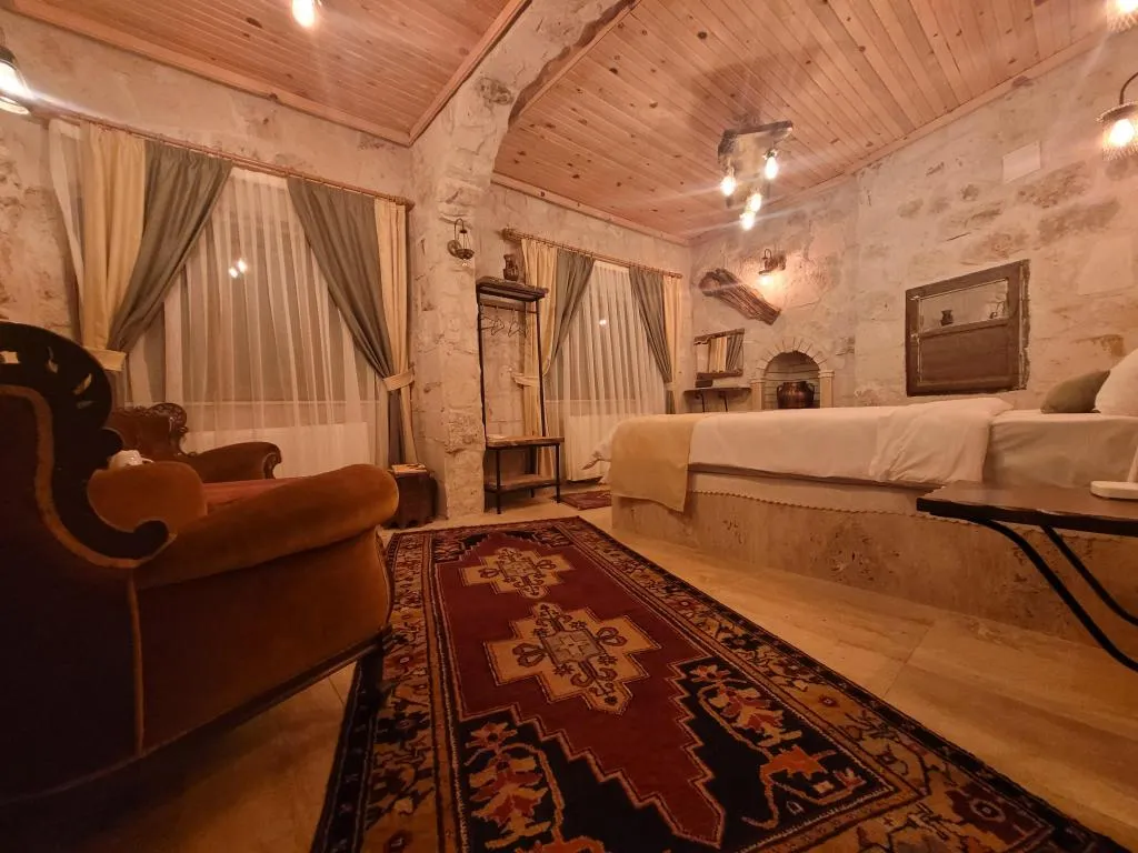STONE ROOM 104