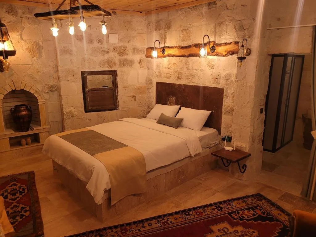 STONE ROOM 104